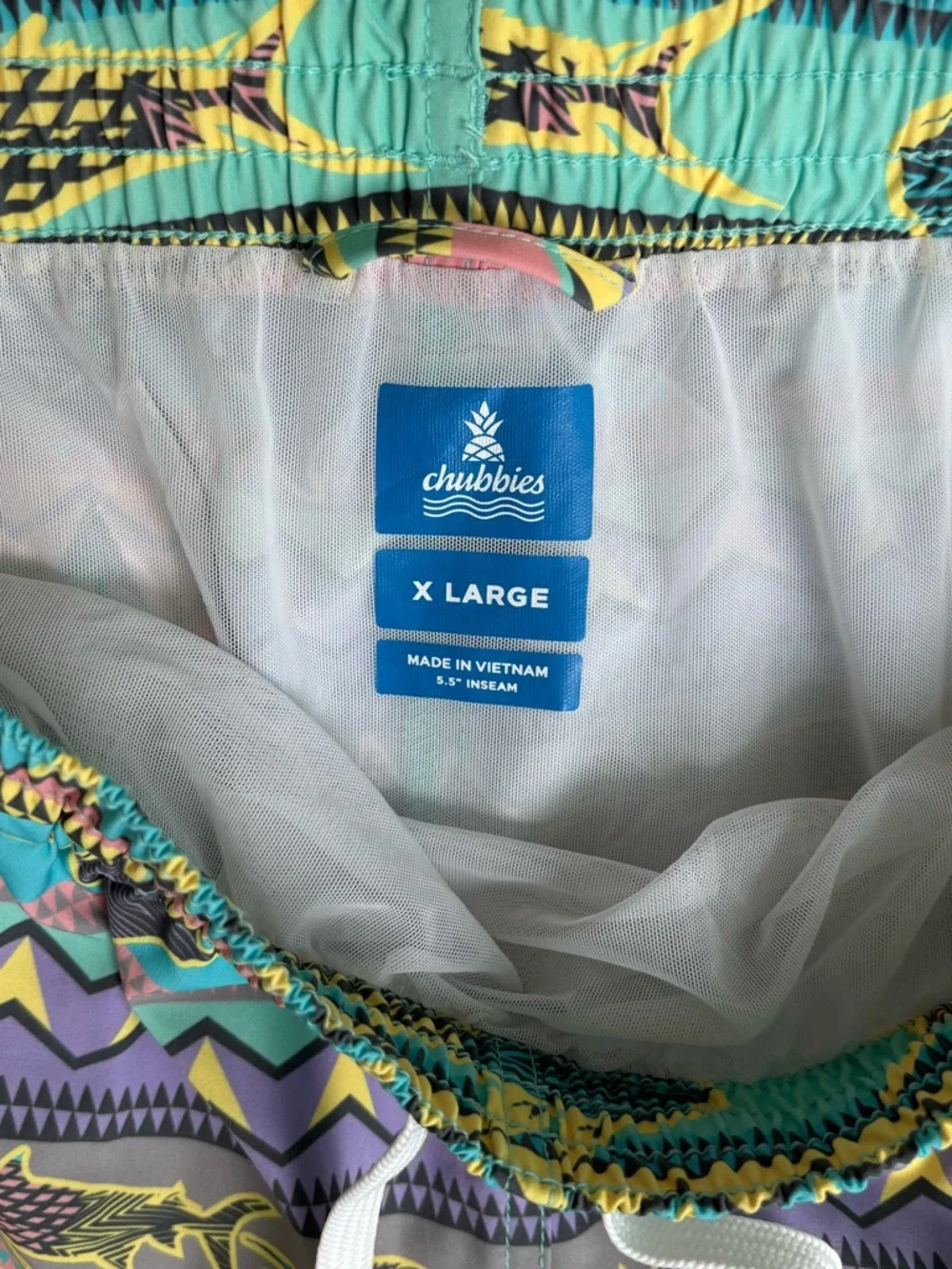 Chubbies Geometric Print Swim Shorts Men’s Xl Purple Aqua Yellow Fishes Rays